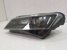 Laden Sie das Bild in den Galerie-Viewer, Frontscheinwerfer Skoda Superb III 3V1941015B Ein Stück (Rechts oder Links)