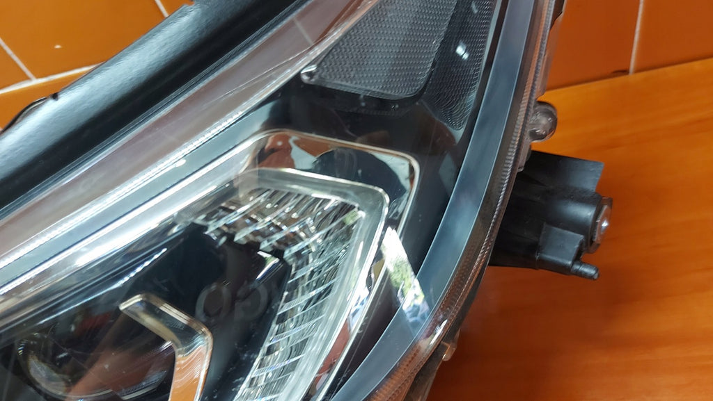 Frontscheinwerfer Toyota V 81185-42A33 LED Links Scheinwerfer Headlight