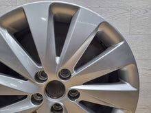 Laden Sie das Bild in den Galerie-Viewer, 1x Alufelge 16 Zoll 6.0&quot; 5x100 45ET 6F9601025 Seat Arona Rim Wheel