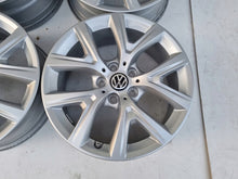 Laden Sie das Bild in den Galerie-Viewer, 4x Alufelge 17 Zoll 6.5" 5x112 39ET 6856076 BMW 4 Passat B7 Golf VII Tiguan FEL7571005609rm