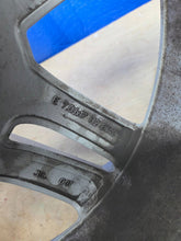 Load image into Gallery viewer, 1x Alufelge 17 Zoll 7.0" 5x112 37ET Glanz 8W0601025P Audi A4 B9 Rim Wheel FEL6272641047tw