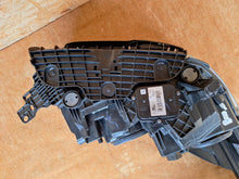 Laden Sie das Bild in den Galerie-Viewer, Frontscheinwerfer Ford Kuga II GV4113D155EF Xenon Links Scheinwerfer Headlight SCH1310575476ar
