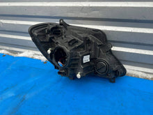 Laden Sie das Bild in den Galerie-Viewer, Frontscheinwerfer Mercedes-Benz Sprinter 906 A9068202361 Links Headlight SCH7375716455tt