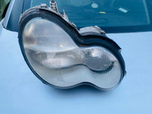 Laden Sie das Bild in den Galerie-Viewer, Frontscheinwerfer Mercedes-Benz W203 A2038201461 Xenon Rechts Headlight SCH6986314222yk