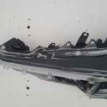 Load image into Gallery viewer, Frontscheinwerfer Toyota Corolla Hatchback 81150-02S70 LED Links Headlight SCH8881853852bc