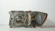 Laden Sie das Bild in den Galerie-Viewer, Frontscheinwerfer Mercedes-Benz Sl R107 1305523034 1305523033 Rechts Headlight