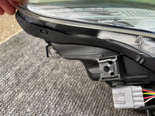 Laden Sie das Bild in den Galerie-Viewer, Frontscheinwerfer Toyota Auris 90070909 8111002K30 Rechts Scheinwerfer Headlight SCH3015425764zi
