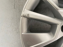 Load image into Gallery viewer, 1x Alufelge 17 Zoll 6.5" 5x100 40ET Glanz Silber 658601025C Skoda Kamiq FEL5252124872mk