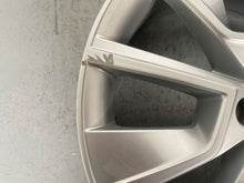 Load image into Gallery viewer, 1x Alufelge 17 Zoll 6.5" 5x100 40ET Glanz Silber 658601025C Skoda Kamiq FEL5252124872mk