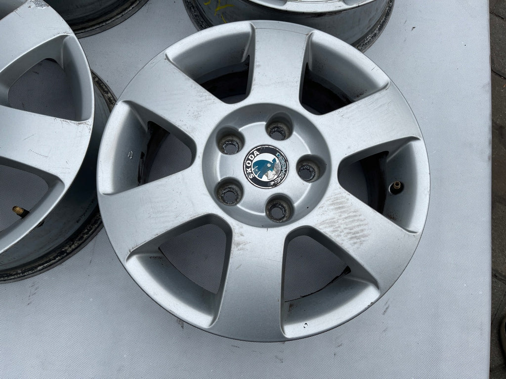 4x Alufelge 15 Zoll 6.0" 5x112 47ET Glanz Silber 1Z0601025K Skoda Octavia