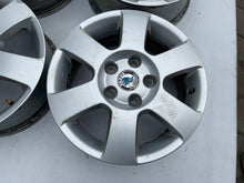 Laden Sie das Bild in den Galerie-Viewer, 4x Alufelge 15 Zoll 6.0&quot; 5x112 47ET Glanz Silber 1Z0601025K Skoda Octavia
