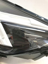 Laden Sie das Bild in den Galerie-Viewer, Frontscheinwerfer Dacia Sandero III Logan 260601750R Links Headlight