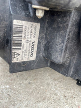 Load image into Gallery viewer, Frontscheinwerfer Volvo S60 V70 II 30655906 Xenon Rechts Scheinwerfer Headlight