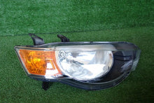 Laden Sie das Bild in den Galerie-Viewer, Frontscheinwerfer Mitsubishi Colt I 030124930200 Rechts Scheinwerfer Headlight SCH6941975646tc