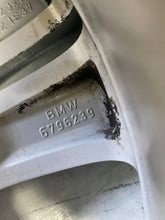 Laden Sie das Bild in den Galerie-Viewer, 1x Alufelge 17 Zoll 7.5" 5x120 37ET Glanz Silber 6796239 BMW Rim Wheel FEL5262031590pt
