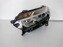 Laden Sie das Bild in den Galerie-Viewer, Frontscheinwerfer Dacia Sandero III Logan Jogger 260607161R Full LED Links