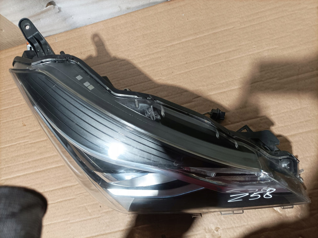 Frontscheinwerfer Toyota Yaris LED Rechts Scheinwerfer Headlight