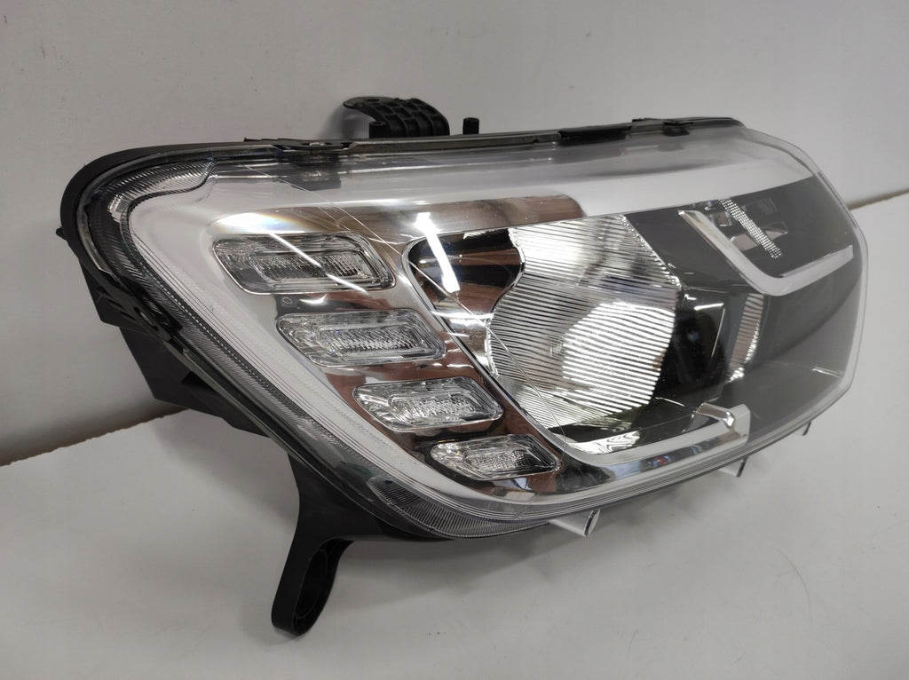 Frontscheinwerfer Dacia Logan Sandero II 260103529R Rechts Headlight