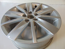 Laden Sie das Bild in den Galerie-Viewer, 1x Alufelge 15 Zoll 6.0&quot; 5x100 40ET Glanz Silber 6C0601025 VW Polo Rim Wheel
