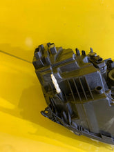 Laden Sie das Bild in den Galerie-Viewer, Frontscheinwerfer Dacia Duster 260602465R LED Links Scheinwerfer Headlight