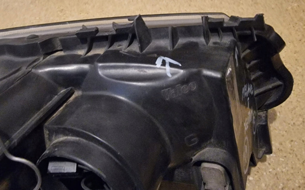 Frontscheinwerfer Renault Megane II 8200073224H Xenon Links Headlight SCH8419111620oo