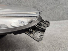 Laden Sie das Bild in den Galerie-Viewer, Frontscheinwerfer Ford Kuga I GV4113D154-AC 90102136 Xenon Rechts Headlight SCH2439705350ed