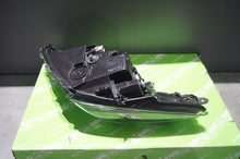 Laden Sie das Bild in den Galerie-Viewer, Frontscheinwerfer Toyota Yaris Rechts Scheinwerfer Headlight