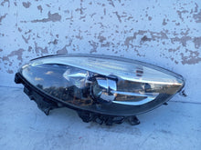 Laden Sie das Bild in den Galerie-Viewer, Frontscheinwerfer Renault Scenic 260601946R Links Scheinwerfer Headlight SCH6210338116kl