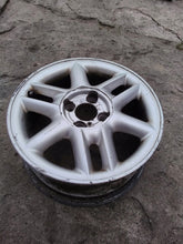 Load image into Gallery viewer, 1x Alufelge 15 Zoll 6.0&quot; 4x100 43ET 7700438286 Renault Scenic Rim Wheel