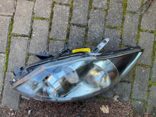 Laden Sie das Bild in den Galerie-Viewer, Frontscheinwerfer Toyota Auris Xenon Ein Stück (Rechts oder Links) Headlight SCH2719323082js