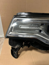 Laden Sie das Bild in den Galerie-Viewer, Frontscheinwerfer Jeep Grand Cherokee Wk2 68289239AH Xenon Links Headlight SCH7909888947ht