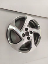 Load image into Gallery viewer, 1x Alufelge 15 Zoll 5.0" 4x100 39ET Glanz Silber 426110DC60 Mg Aygo Rim Wheel FEL7098472494jx