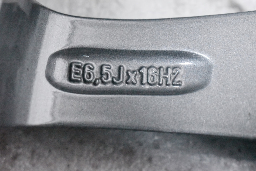 1x Alufelge 16 Zoll 6.5" 5x114.3 45ET Glanz Graphit 42611-YY500 Mg Corolla