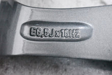 Laden Sie das Bild in den Galerie-Viewer, 1x Alufelge 16 Zoll 6.5&quot; 5x114.3 45ET Glanz Graphit 42611-YY500 Mg Corolla