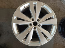 Laden Sie das Bild in den Galerie-Viewer, 1x Alufelge 19 Zoll 8.0" 5x112 45ET Silber 11A071499 VW I Rim Wheel FEL9951069080rt