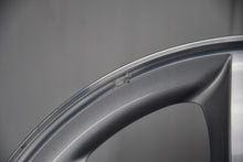 Laden Sie das Bild in den Galerie-Viewer, 1x Alufelge 18 Zoll 7.5" 5x112 63ET Glanz Silber A4634011102 Mercedes-Benz FEL8068566449hk