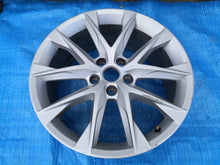 Laden Sie das Bild in den Galerie-Viewer, 1x Alufelge 18 Zoll 7.5" 5x112 51ET Glanz Silber 5F0601025 Cupra Leon Rim Wheel FEL4624091334jv