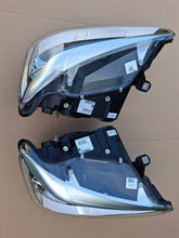 Laden Sie das Bild in den Galerie-Viewer, Frontscheinwerfer BMW F26 X3 F25 7400018 740017 Ein Stück (Rechts oder Links) SCH2461964844tv