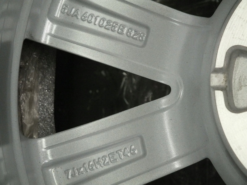 1x Alufelge 16 Zoll 7.0" 5x100 46ET Glanz Silber 5JA601025 Skoda Rim Wheel