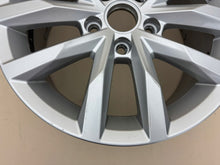 Load image into Gallery viewer, 1x Alufelge 17 Zoll 7.0" 5x114.3 41ET Glanz Silber Mg Passat B8 Rim Wheel FEL9709629553te
