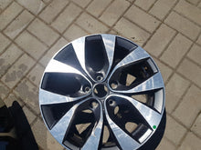 Laden Sie das Bild in den Galerie-Viewer, 1x Alufelge 17 Zoll 7.0&quot; 5x114.3 35ET Glanz 403002540R 403007242R Renault