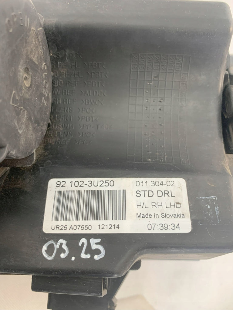 Frontscheinwerfer Kia Sportage 92102-3U250 Rechts Scheinwerfer Headlight SCH3351515808tz