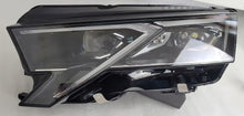 Laden Sie das Bild in den Galerie-Viewer, Frontscheinwerfer Skoda Octavia IV 5E4941035 Ein Stück (Rechts oder Links) SCH9332987809pv