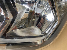 Laden Sie das Bild in den Galerie-Viewer, Frontscheinwerfer Seat Ibiza I V 6F1941005B Ein Stück (Rechts oder Links)