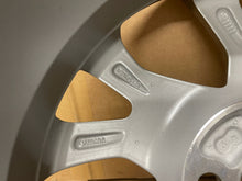 Laden Sie das Bild in den Galerie-Viewer, 1x Alufelge 16 Zoll 6.0&quot; 4x100 42611-0DC70 Toyota Yaris Rim Wheel