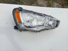 Laden Sie das Bild in den Galerie-Viewer, Frontscheinwerfer Mitsubishi Lancer I 8301C412 Xenon Rechts Headlight