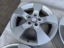 Laden Sie das Bild in den Galerie-Viewer, 4x Alufelge 17 Zoll 7.5" 5x112 47 5ET Glanz Silber A2044013602 Mercedes-Benz FEL9647793393as