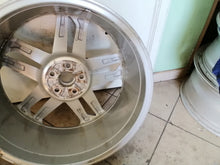 Laden Sie das Bild in den Galerie-Viewer, 1x Alufelge 19 Zoll 7.5&quot; 5x105 38ET Glanz Silber 95016099 Opel Rim Wheel