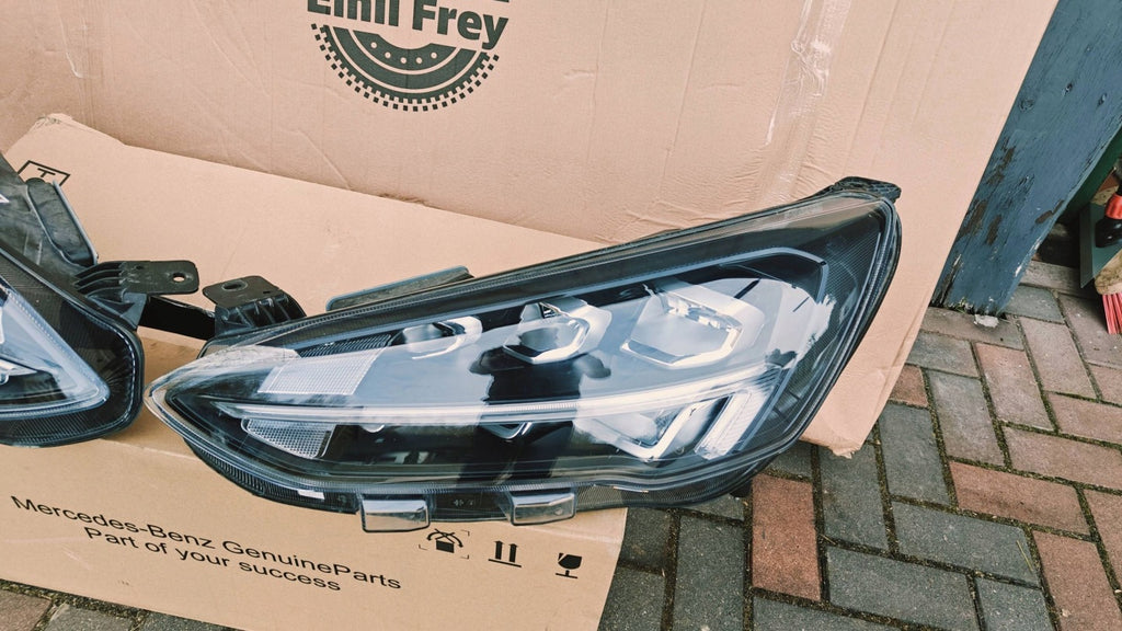 Frontscheinwerfer Ford Focus MX7B13E014EB MX7B13E015EB Links Headlight SCH6297513345ao