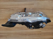Laden Sie das Bild in den Galerie-Viewer, Frontscheinwerfer Toyota Land Cruiser 8115060N10 Links Scheinwerfer Headlight SCH2021637142ep